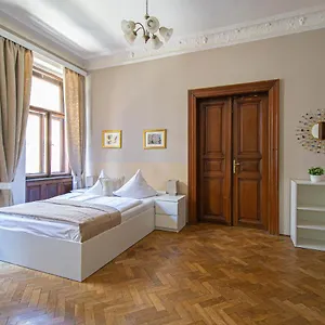  Apartment For Celebrations Spacious 3bdr With Balcony Tschechische Republik