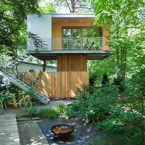 Urban Tree House Apartment